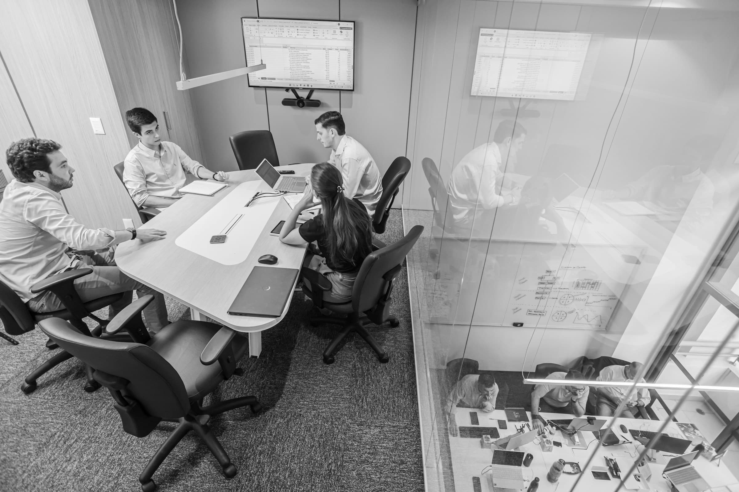 Gráfico de valoración de Databricks vs Snowflake mostrando la brecha de $62.000M entre valuación privada y capitalización de mercado pública