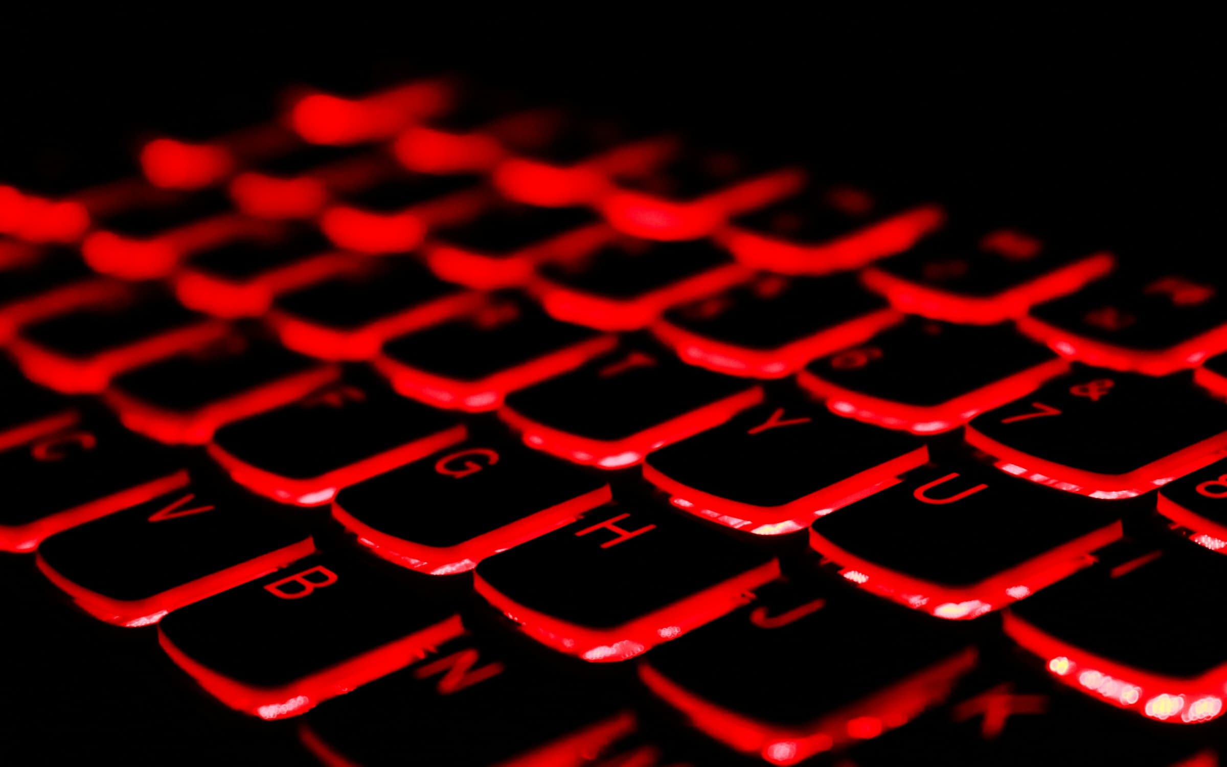 Terminal mostrando comando de actualización de PostgreSQL con código de vulnerabilidad CVE-2025-1054