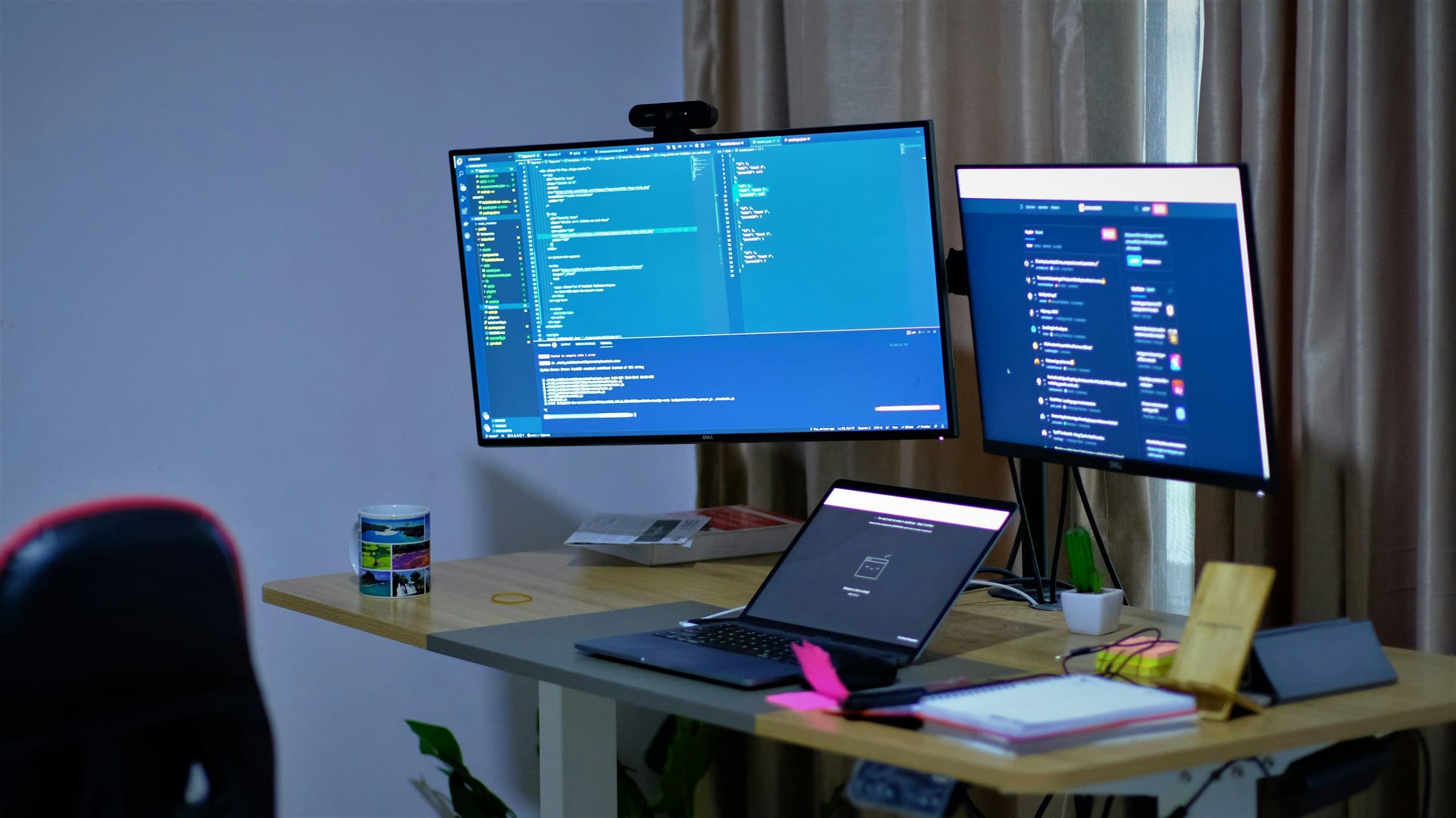 Pantalla de Replit Agent 2.0 generando una aplicación web completa desde un prompt de texto
